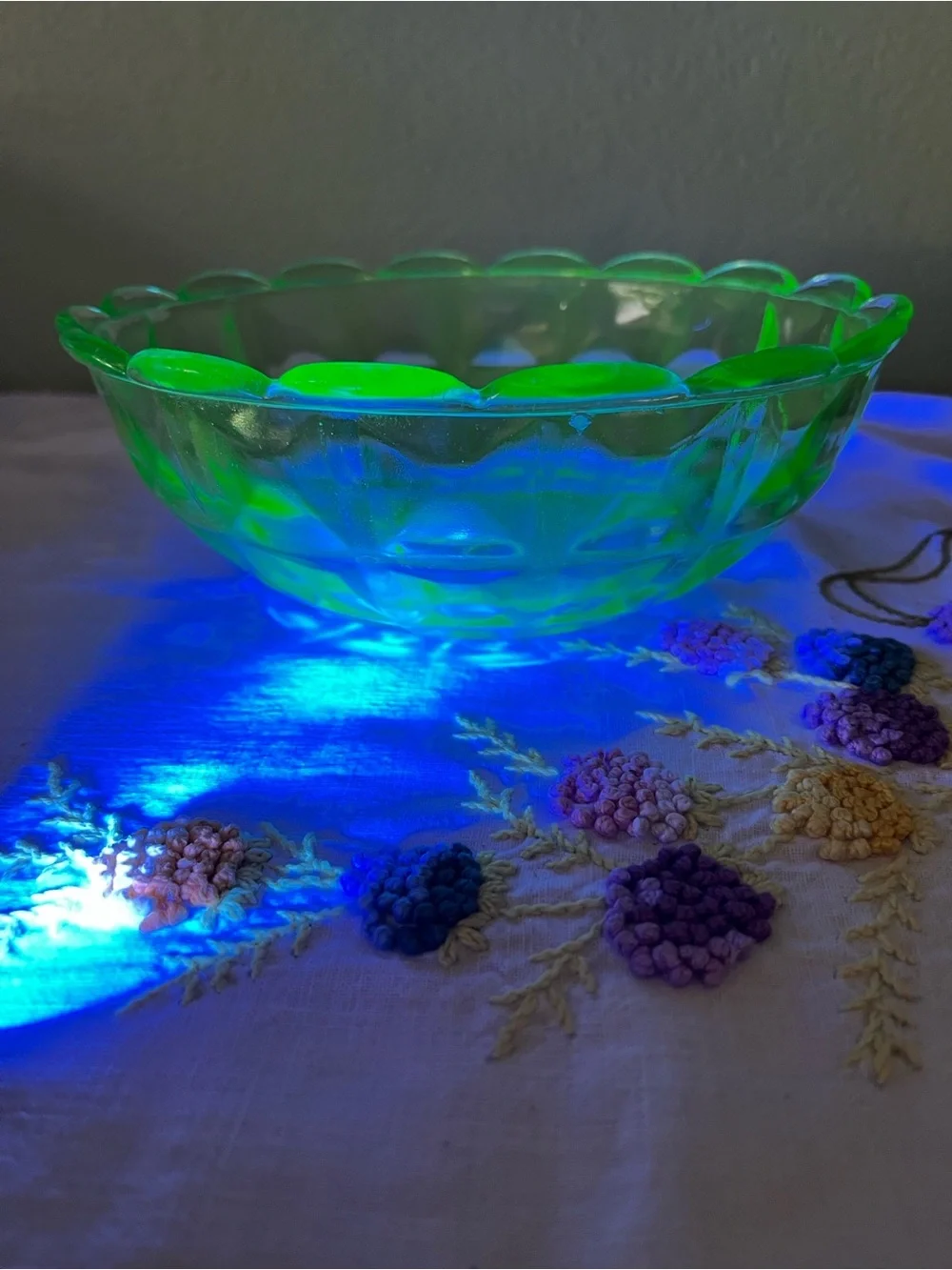 Jeannette Cubist Uranium Depression Glass Bowl 7-3/4”